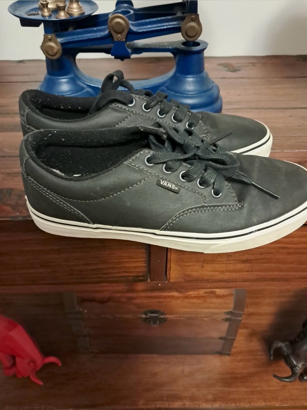 VANS Men's Black Low Top Sz 7.5 Lace-Up Sneakers Round Toe Casual Rubber Outsole